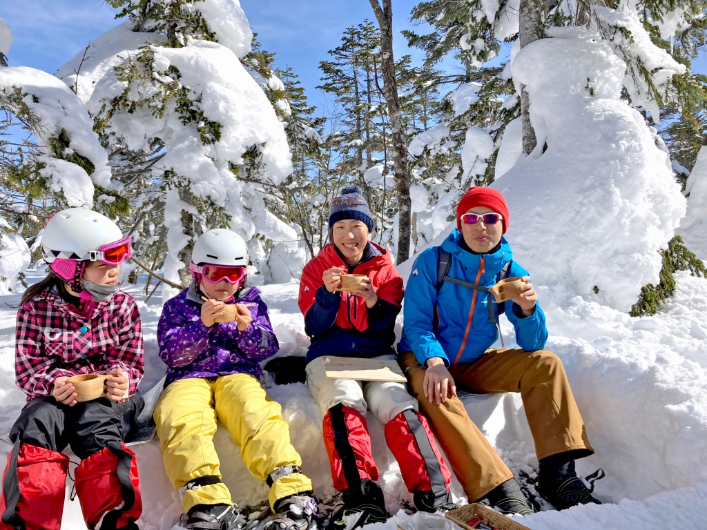楽々山頂スノーシューガイド12　Snowshoe Mountain Top Group Tour report